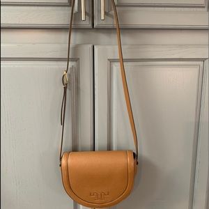Tory Burch Serif T Leather Saddle Bag